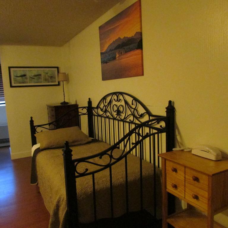Creekwood Inn Анкоридж Экстерьер фото