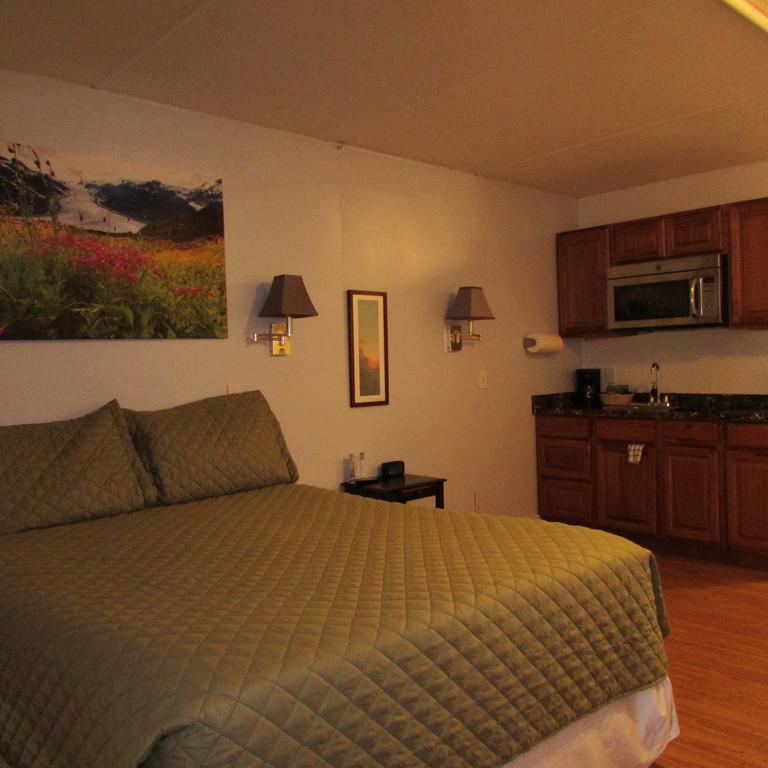 Creekwood Inn Анкоридж Экстерьер фото
